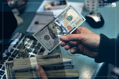 الدولار يرتفع مدعومًا بعوائد السندات والتفاؤل التجاري رغم تباطؤ سوق العمل
